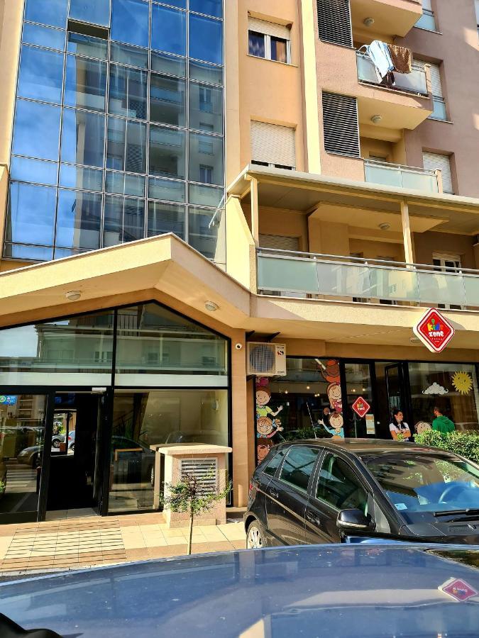 Apartman Bogdan 2 Apartamento Podgorica Exterior foto