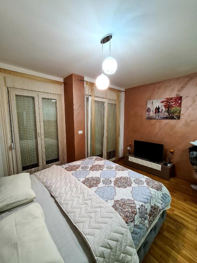 Apartman Bogdan 2 Apartamento Podgorica Exterior foto